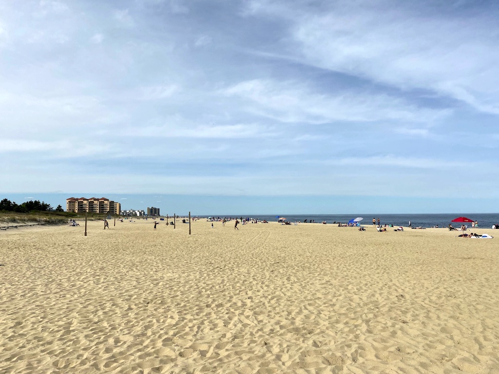 Monmouth Beachの広い砂浜